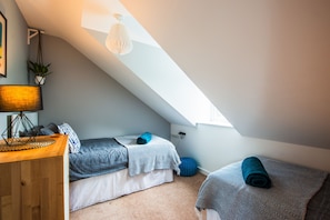 3 bedrooms, iron/ironing board, travel crib, free WiFi - Mews Cottage close to beaches, sleeps up to 6 people (Redberth)
