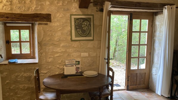 Dining - Gites Oleandre and Lavande at Chateau FABRE VIEUX (PERN)