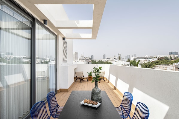 2 Bedroom Penthouse Apartment (King George #79 St.) | Terraço/pátio