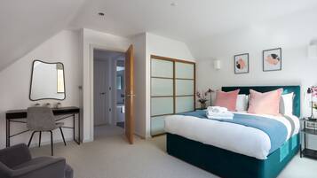 Leilighet, 2 soverom | Safe på rommet, individuelt dekorert og individuelt innredet