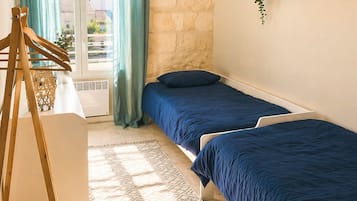 2 bedrooms, desk, travel cot, free WiFi