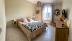 2 Schlafzimmer, Schreibtisch, Reisekinderbett, kostenloses WLAN