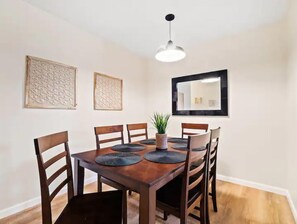 Dining - The Royalton Ranch - 2 kings 1 Queen Single Floor Living (North Royalton)