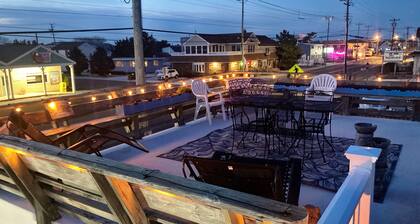 Beachside, convenient, Coastal Decor Surf City Apartment, family friendly!!