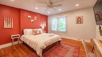 2 bedrooms, desk, iron/ironing board, free WiFi
