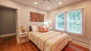 2 habitaciones, escritorio, tabla de planchar con plancha y wifi gratis