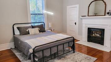 Room, 1 Queen Bed | Individually decorated, individually furnished, desk, free WiFi