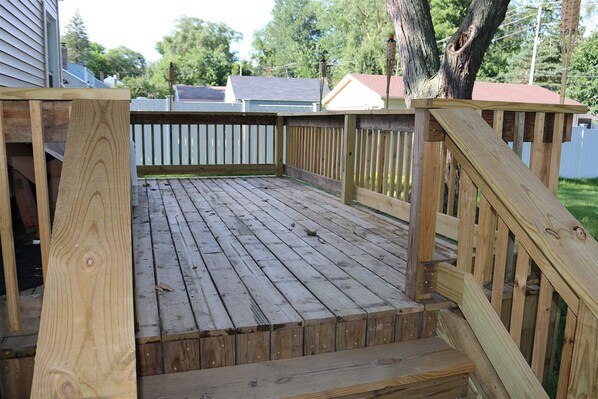 Property grounds - Updated home 10 minutes walk from Notre Dame (South Bend)