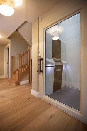 Interior - Ard View - large open plan accessible house sleeps 10 (Crieff)