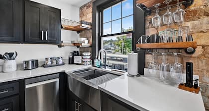 Luxury 2BR, 2BA suite in downtown Blue Ridge @ The Penthouses on Main Suite 104
