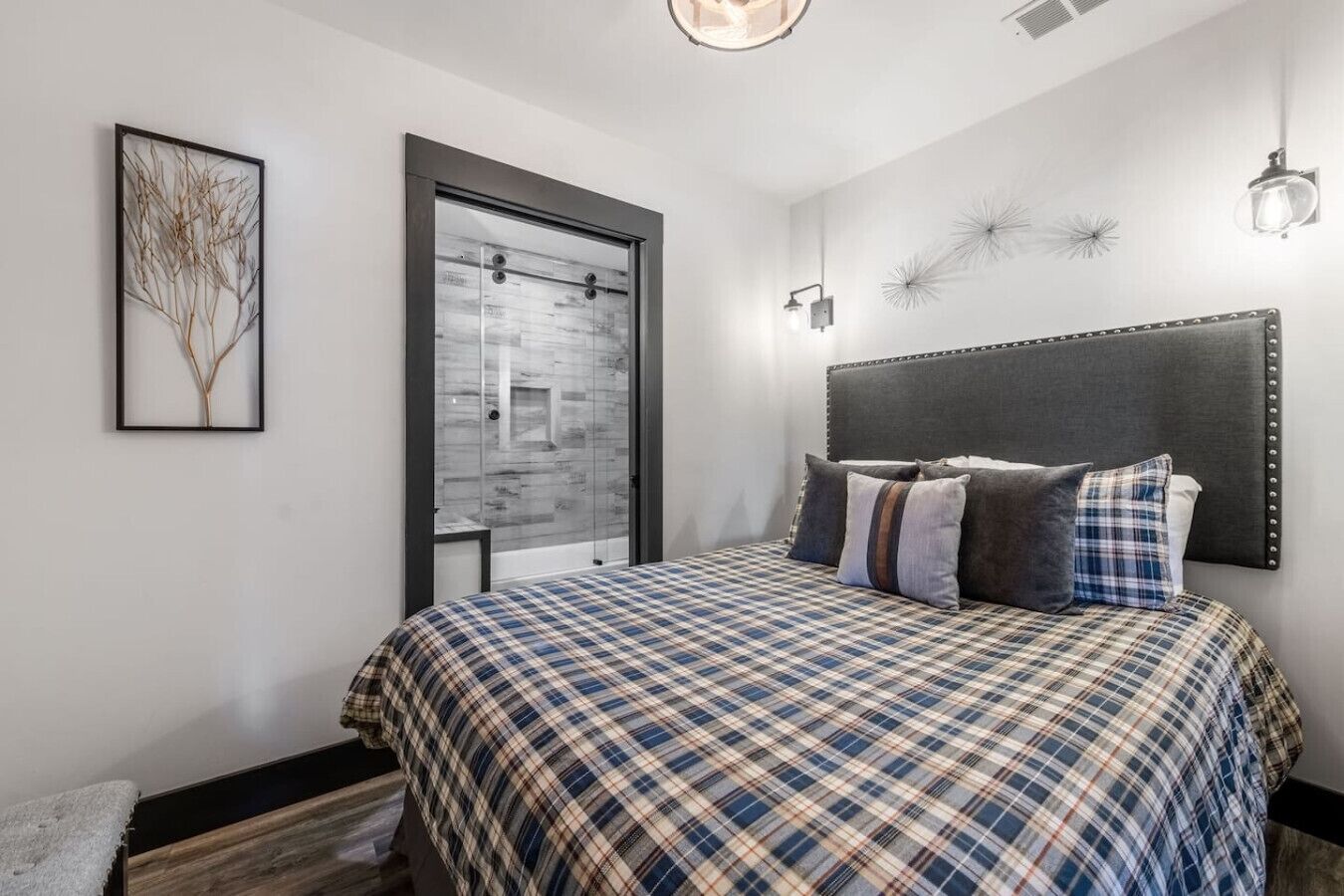 Iron/ironing board, travel crib, free WiFi, bed sheets