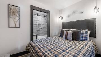 Iron/ironing board, travel crib, free WiFi, bed sheets