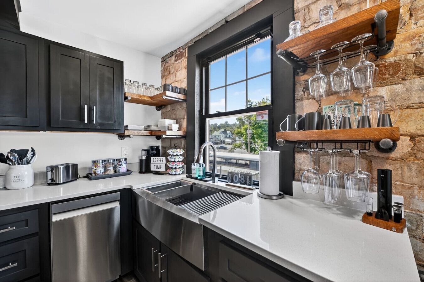 ثلاجة، ميكروويف، فرن، موقد طهي مسطح