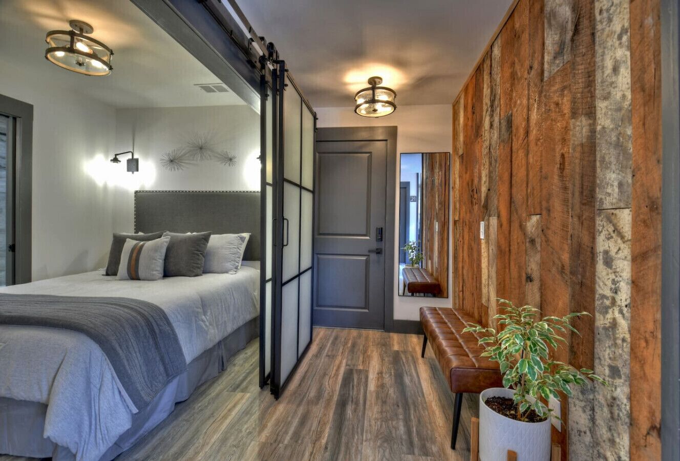 Iron/ironing board, travel cot, free WiFi, bed sheets