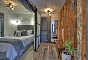 Iron/ironing board, travel cot, free WiFi, bed sheets - Modern Rustic Loft Suite in Downtown Blue Ridge (Blue Ridge)