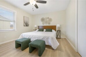 2 bedrooms, desk, WiFi, bed sheets - Not Grandma's Mid Century Modern (North Royalton)