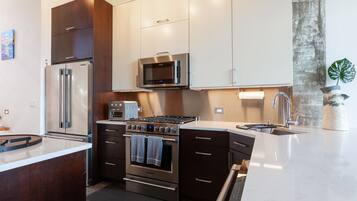 Fridge, microwave, oven, stovetop