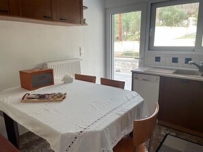 Dining - Sea View Country House Near the Beach  (Άγιοι Θεόδωροι)
