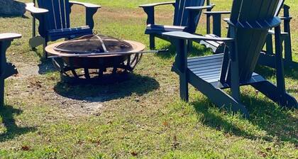 Grand Estate w/ Mountain Views by Evergreen Home