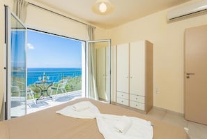 6 quartos, ferros/tábuas de passar roupa, Wi-Fi, roupa de cama