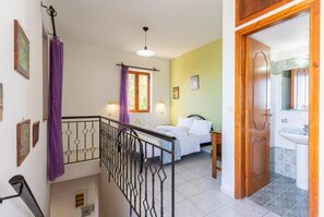 10 habitaciones, tabla de planchar con plancha, wifi y ropa de cama