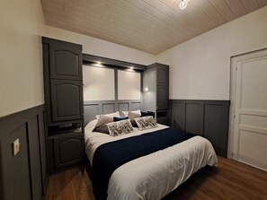 1 chambre, fer et planche à repasser, lit parapluie, Wi-Fi