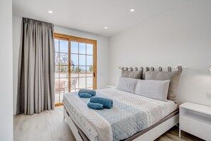 2 bedrooms, in-room safe, iron/ironing board, free WiFi