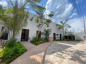 Front of property - Hotel Sutuk (Valladolid)