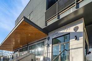 Exterior detail - Walkable Upscale In East Lake (Atlanta)