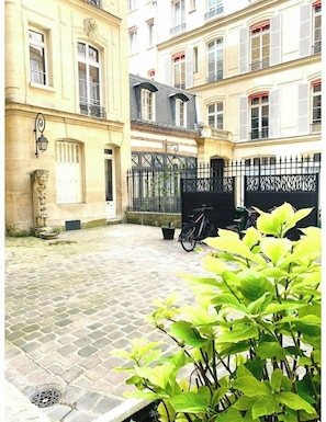 Enceinte de lâhĂ©bergement