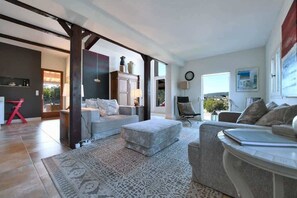 TV, fireplace - Hill-top haven with private pool & endless views (Belvezet)