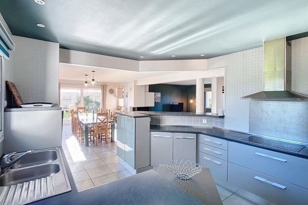 Kaffetrakter/tekoker, kjøleskap, mikrobølgeovn og ovn