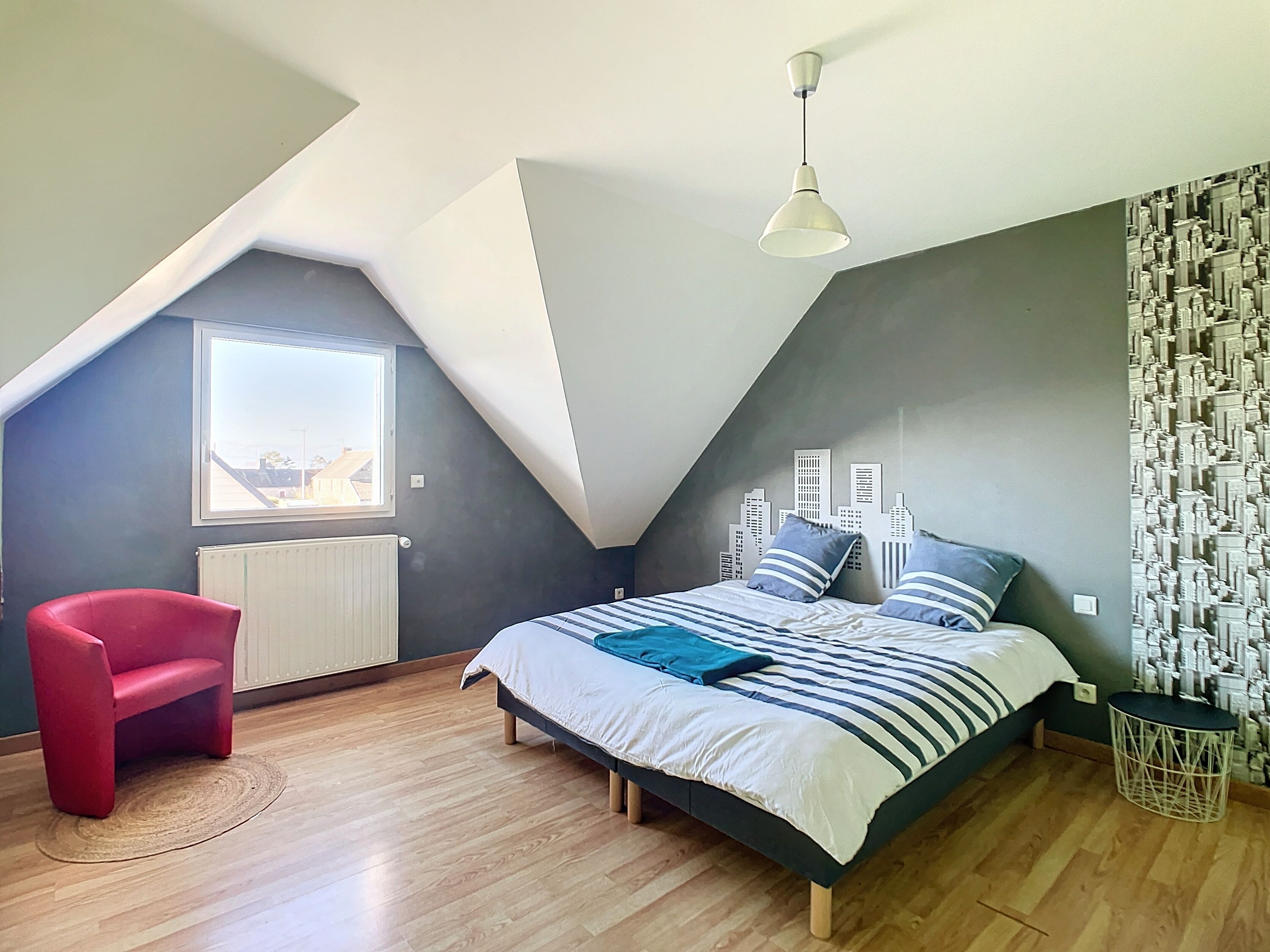 5 bedrooms, travel cot, free WiFi