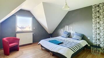 5 bedrooms, travel cot, free WiFi