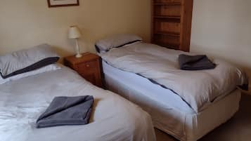 House | 3 bedrooms, iron/ironing board, free WiFi, bed sheets