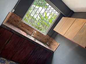 ثلاجة صغيرة، مستلزمات طهي/أطباق/أوعية