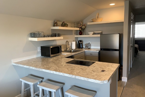 Geladeira, micro-ondas, lava-louças, cafeteira/chaleira