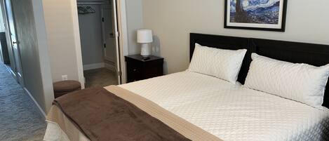 1 slaapkamer, een bureau, een strijkplank/strijkijzer, gratis wifi