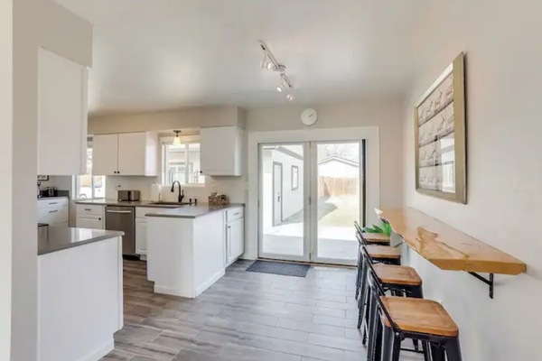 Køleskab, mikrobølgeovn, ovn, kogeplade