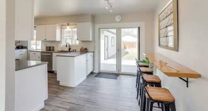 Family-Friendly Fun House! with HOT TUB!