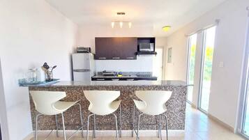 Fridge, microwave, oven, coffee/tea maker