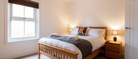 2 bedrooms, iron/ironing board, free Internet, bed sheets