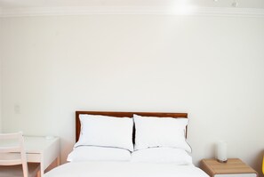 2 bedrooms, desk, iron/ironing board, free WiFi - Large 2 BR, private floor with own entry in Bushwick home, Free Parking on site (Brooklyn)