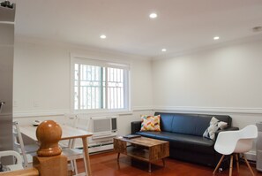 Smart TV - Large 2 BR, private floor with own entry in Bushwick home, Free Parking on site (Brooklyn)