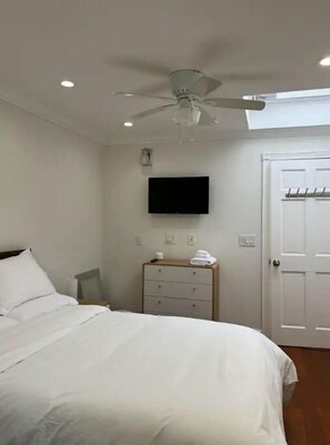 2 室のベッドルーム、デスク、アイロン / アイロン台、WiFi (無料)