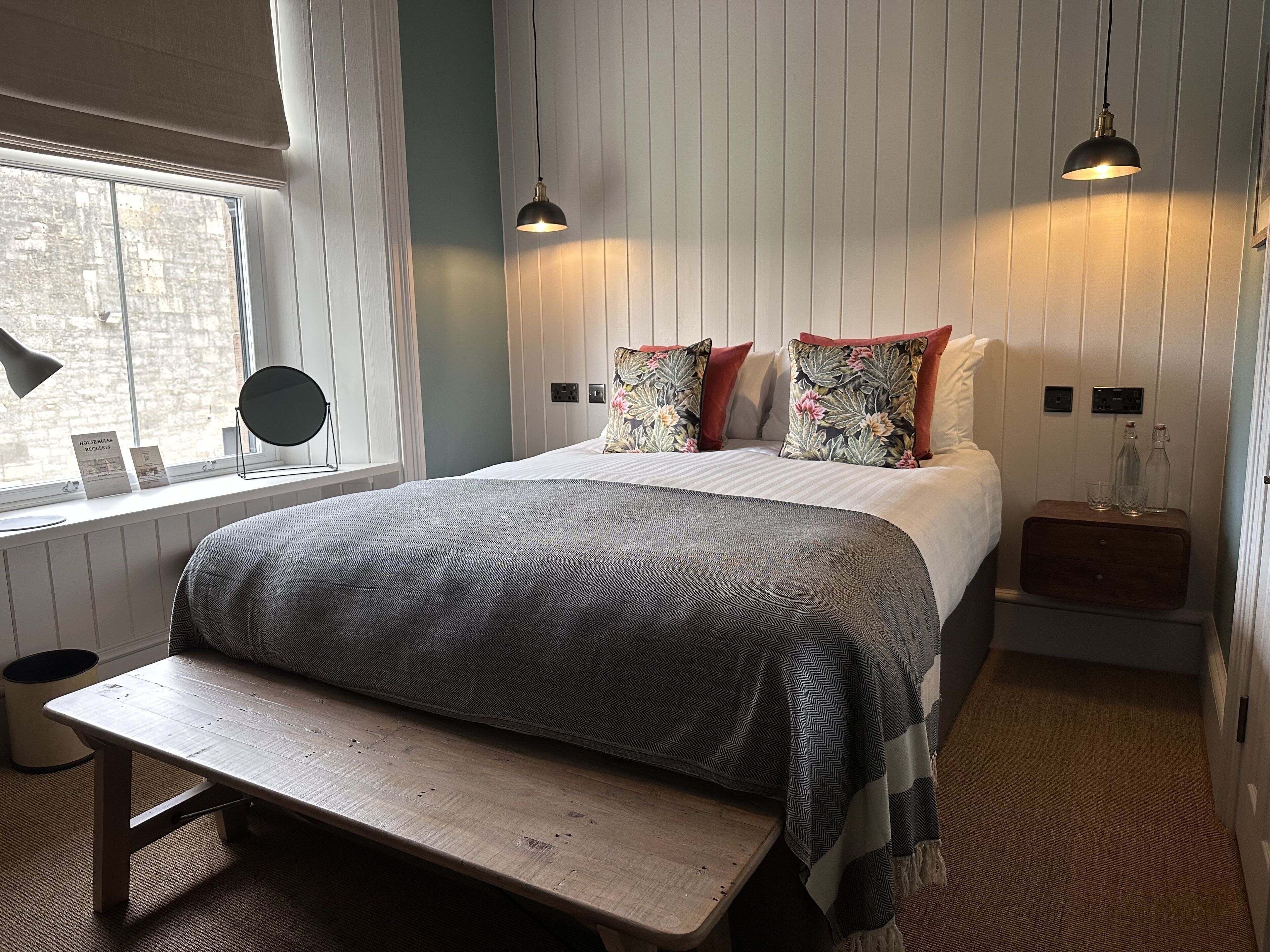 Habitación Deluxe doble, 1 cama de matrimonio grande | Ropa de cama de alta calidad, caja fuerte, sistema de insonorización