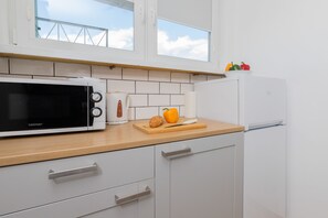 Private kitchen - Pet-friendly Studio Gdansk by Renters (Gdansk)
