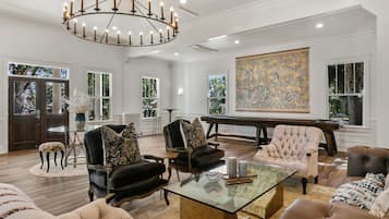 Smart TV, music library, stereo