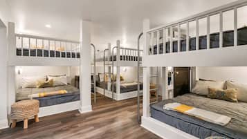 2 bedrooms, in-room safe, desk, travel crib