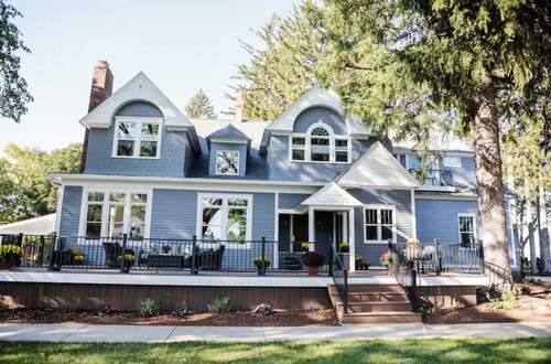 LAST MINUTE DEAL FOR AWARD WINNING COPPER KING MOUNTAIN MANSION AT DEEP DISCOUNT